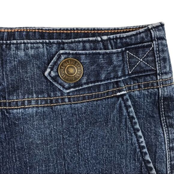 Levi’s Size 8 Denim Jean Capri Pants - Picture 3 of 8